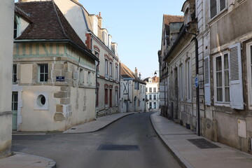 Fototapeta na wymiar Rue typique dans Auxerre, ville de Auxerre, département de l'Yonne, France