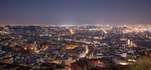 panorama de la ville de Naples la nuit