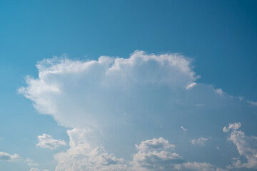 Fototapeta na wymiar Blue sky and white clouds background