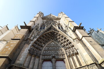 La cathédrale Saint Etienne, de style gothique, vue de l'extérieur, ville de Auxerre, département de l'Yonne, France