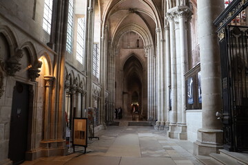 La cathédrale Saint Etienne, style gothique, intérieur de la cathédrale, ville de Auxerre,...