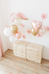 Lot of balloons light pink and gold colors, home birthday for girl