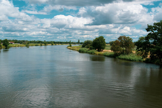 Die Saale bei Calbe in Sachsen-Anhalt. Der Fluss Saale m&uuml;ndet bei Barby in die Elbe.