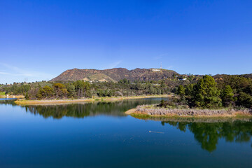 Fototapeta na wymiar Morning view of Hollywood reservoir with Hollywood sign