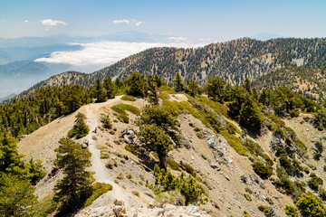 Fototapeta na wymiar Sunny view of the landscape around Mt. Baldy Trail