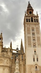 Cathédrale Notre-Dame du Siège de Séville et la giralda en Andalousie