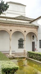 Fototapeta na wymiar Séville en Andalousie détails de l'architecture arabo-andalouse