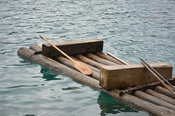 balsa improvisada en lago 2