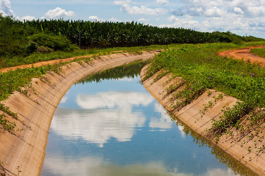 canal de transposi&ccedil;&atilde;o de &aacute;gua do patax&oacute;, vale do a&ccedil;u, rio grande do norte, brasil