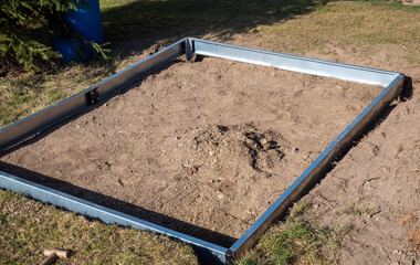 Fundament für Gewächshaus im Garten