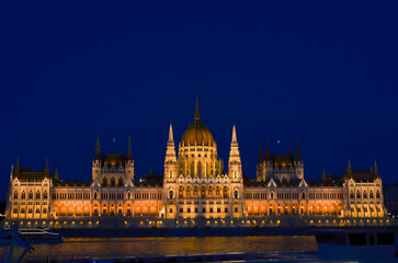 Fototapeta na wymiar Parliament building of Budapest, Hungary at night