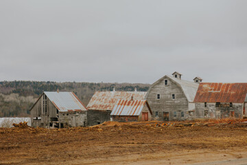 red barn in the countryside