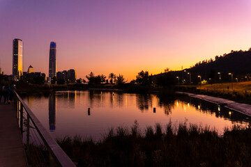 Naklejka premium Beautiful sunset postcard of lake and buildings.