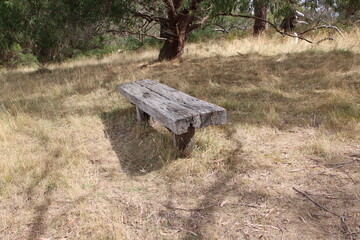 Obraz premium Rustic wooden seat in the Cranbourne Botanic Gardens, Melbourne, Australia.