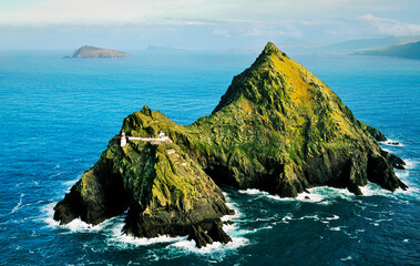 Lighthouse on the island of Tearaght, one of the Blasket Islands off the Dingle Peninsula, County...