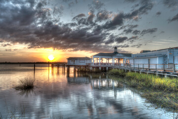 Obraz premium sunset over the wharf