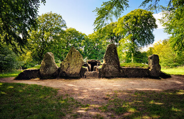 Waylands Smithy ancient Neolithic long barrow chamber tomb prehistoric burial site. Oxfordshire,...