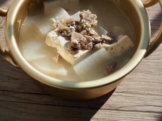 한국전통음식 소고기 무 국