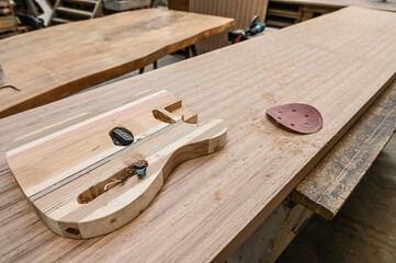 Bois menuiserie menuisier recyclage recuperation artisanat guitare instrument musique