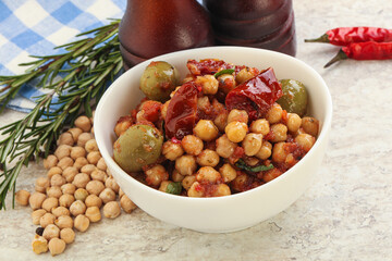 Chickpea beans with dry tomato and olives