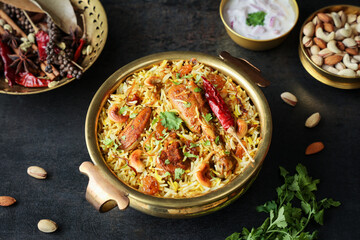 Chicken biryani Spicy Indian Malabar biryani Hyderabadi biryani, Dum Biriyani pulao golden bowl...