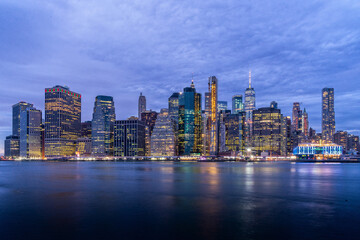 Obraz premium Blick von Brooklyn Heights Brooklyn Bridge Park 1 auf Lower Manhattan New York USA