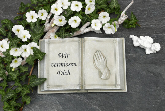 Buch mit dem Trauerspruch Wir vermissen Dich.