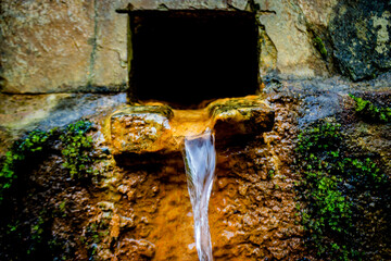 Natural source of fresh water from the depths of the Algarve mountain