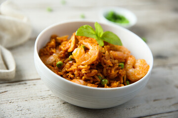 Spicy rice with shrimps and green pea