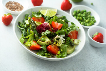 Leaf salad with strawberry and avocado