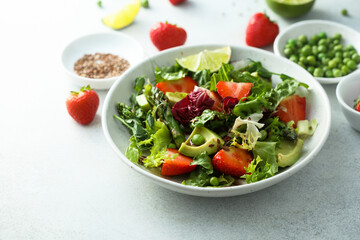 Leaf salad with strawberry and avocado