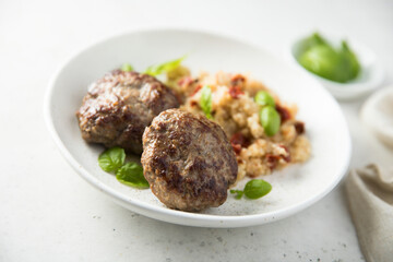Beef burgers with basil and sun dried tomatoes