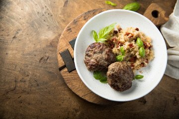 Beef burgers with basil and sun dried tomatoes