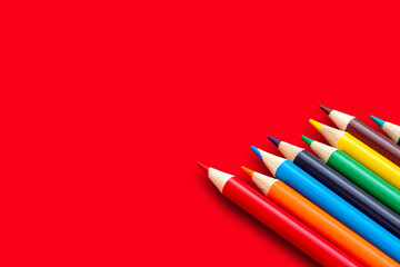 色とりどりの色鉛筆
