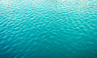 Textura del mar, en un color azul vivo 