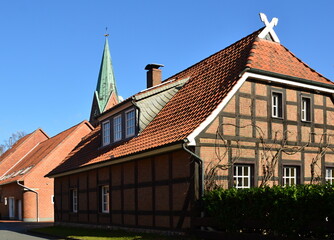 Norddeutsche typische Architektur im Dorf Dörverden am Fluss Weser, Niedersachsen