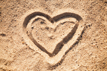 Contour drawing of a heart on the sand - romantic mood on a journey - love and sympathy