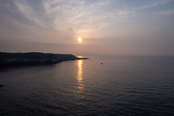 日の出直後の岬の風景