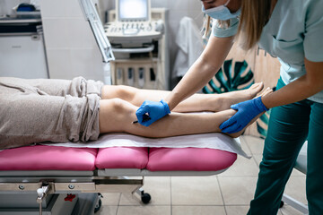 Obraz premium Young woman receiving laser epilation or permanent body hair removal treatment. Modern technology and beauty concept.
