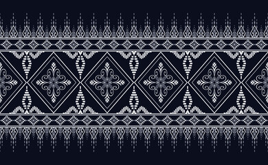 Obraz premium Oriental geometric ethnic pattern for background or carpet, wallpaper, batik wrapping, curtain design, vector illustration 