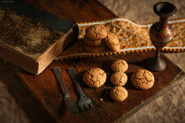 Cookies on wooden rectangular tray