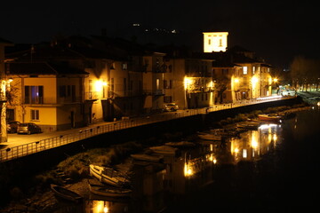 Fototapeta na wymiar Brivio di notte visto dal ponte