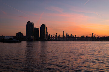 Fototapeta na wymiar Colorful Sunset along the East River in New York City with the Williamsburg Bridge