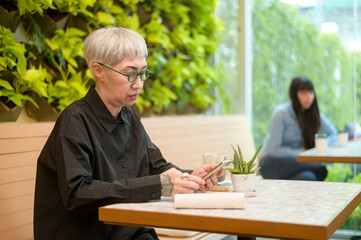 Portrait of senior businesswoman in coffee shop