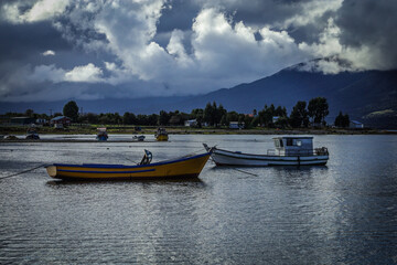 Fototapeta na wymiar boats on the lake