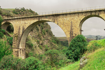 Fototapeta premium stone and cobblestone bridge