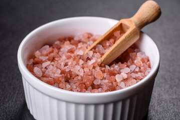 Fototapeta na wymiar Pink and white large Himalayan salt in a white saucer