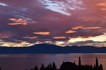 Obraz premium Sunlit pink clouds, Sunset sky with pink clouds, spectacular sunset with colorful clouds