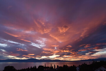 Obraz premium Sunlit pink clouds, Sunset sky with pink clouds, spectacular sunset with colorful clouds