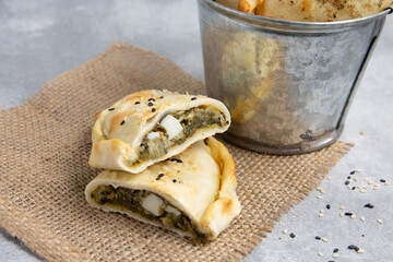 empanadas rellenas de verdura y huevo con masa de semillas